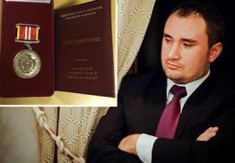 Рамзан Кадыров наградил адвоката, защитившего Коран