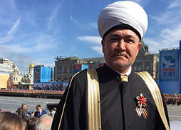 Муфтий шейх Равиль Гайнутдин поздравляет соотечественников с Днем Победы