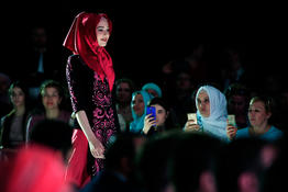 «Это таинственно, по-королевски» Как исламская мода покоряет женщин по всему миру