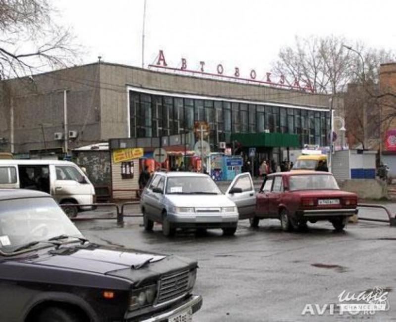 Абаканский автовокзал. Автовокзал Абакан фото. Справочная автовокзала Абакан. Автовокзал Абакан снаружи.