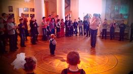 Активисты татарского молодежного центра организовали показ сказки для детей-сирот.
